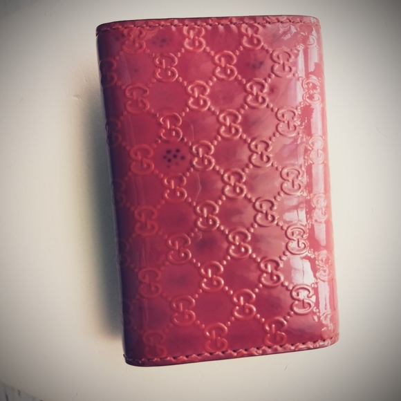 GUCCI Pink Patent Leather GG Gold Heart Logo Key/Card Holder - Picture 4 of 12